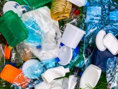 Canada is taking a conscientious step towards reducing plastic pollution. On Monday, the Minister of Environment and Climate Change, Steven Guilbeault, and the Minister of Health, Jean-Yves Duclos, announced their move to prohibit single-use plastics which include: checkout bags, cutlery, food service made from hard-to-recycle plastics, ring carriers, stir sticks, and straws.