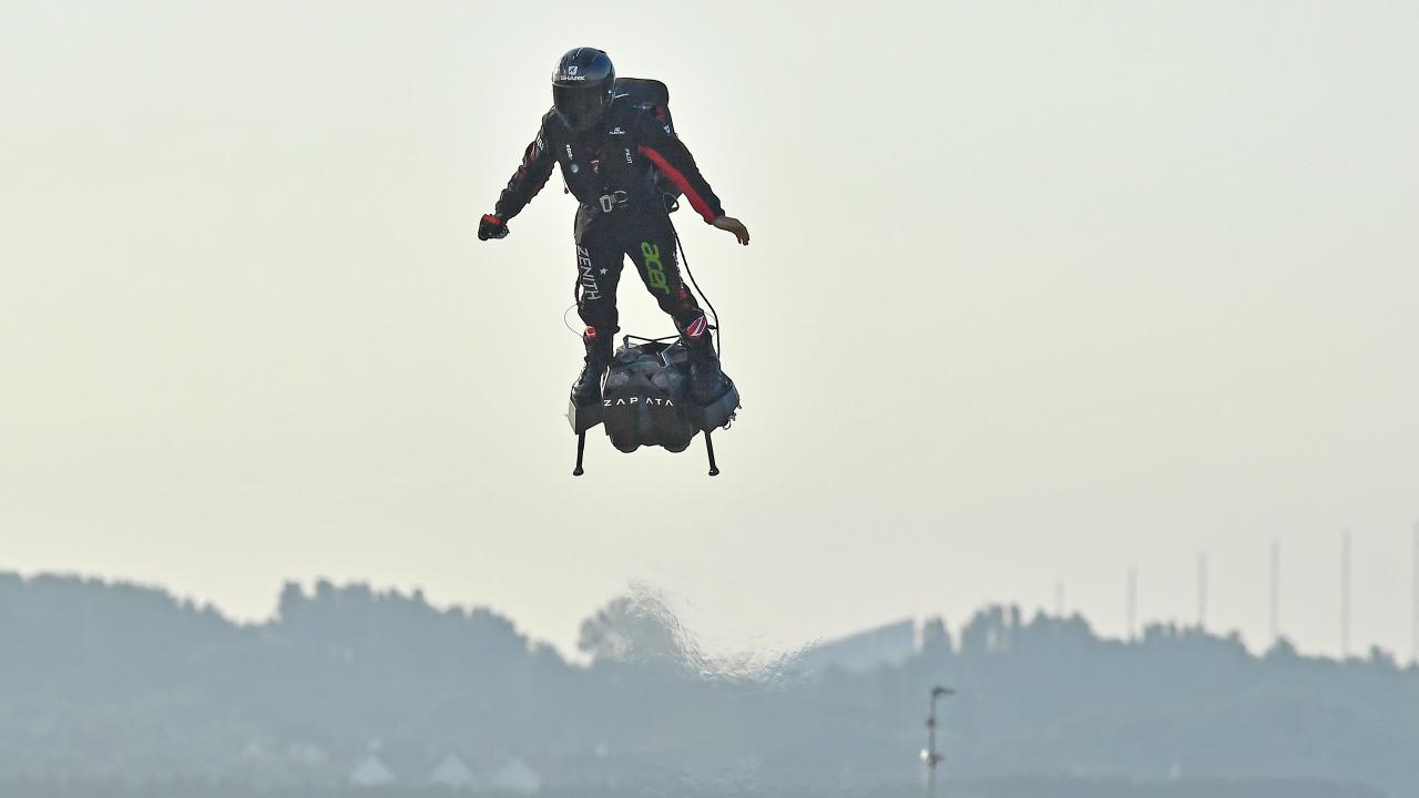 Frenchman Flies across English Channel via Hoverboard Latest