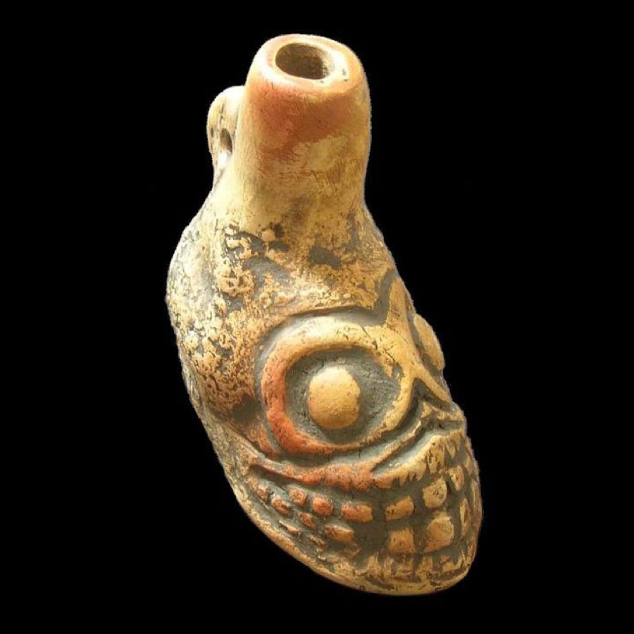 Silbato de la Muerte Azteca in an Obsidian Black Celtic Design Bington London Screaming Aztec Death Whistle Skull 