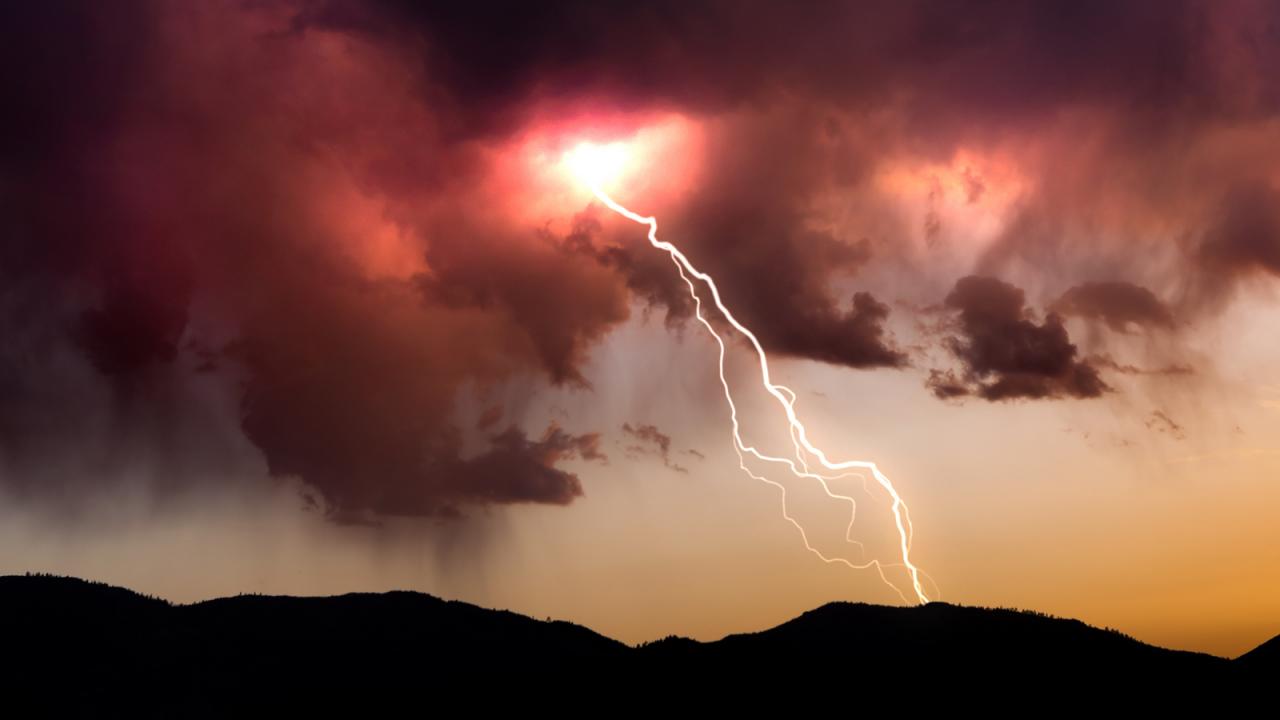 Positive Lightning Is a Rare, Super-Deadly Form of Lightning | Latest ...