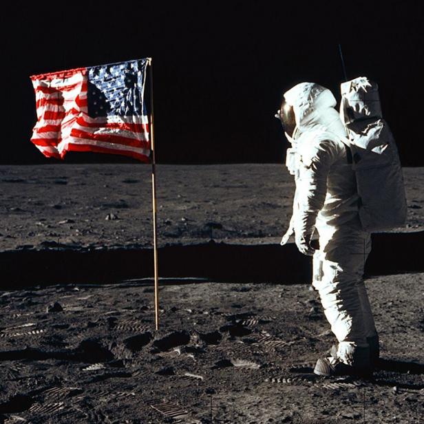 Why Aren't There Stars in the Moon Landing Photos?