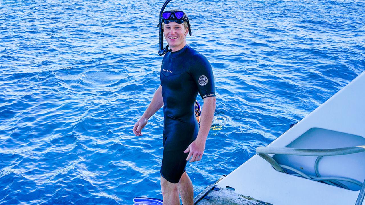 Robert Irwin Faces a Great White Shark for the First Time Ever in “Crikey!  Its Shark Week” | The Latest Shark Week 2024 News on Discovery | Discovery