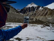 EVEREST’S GREATEST MYSTERY follows a team of mountaineers scaling Everest to determine if explorers George Mallory and Andrew Irvine reached the summit in 1924, nearly 30 years before Sir Edmund Hillary’s famed trek.