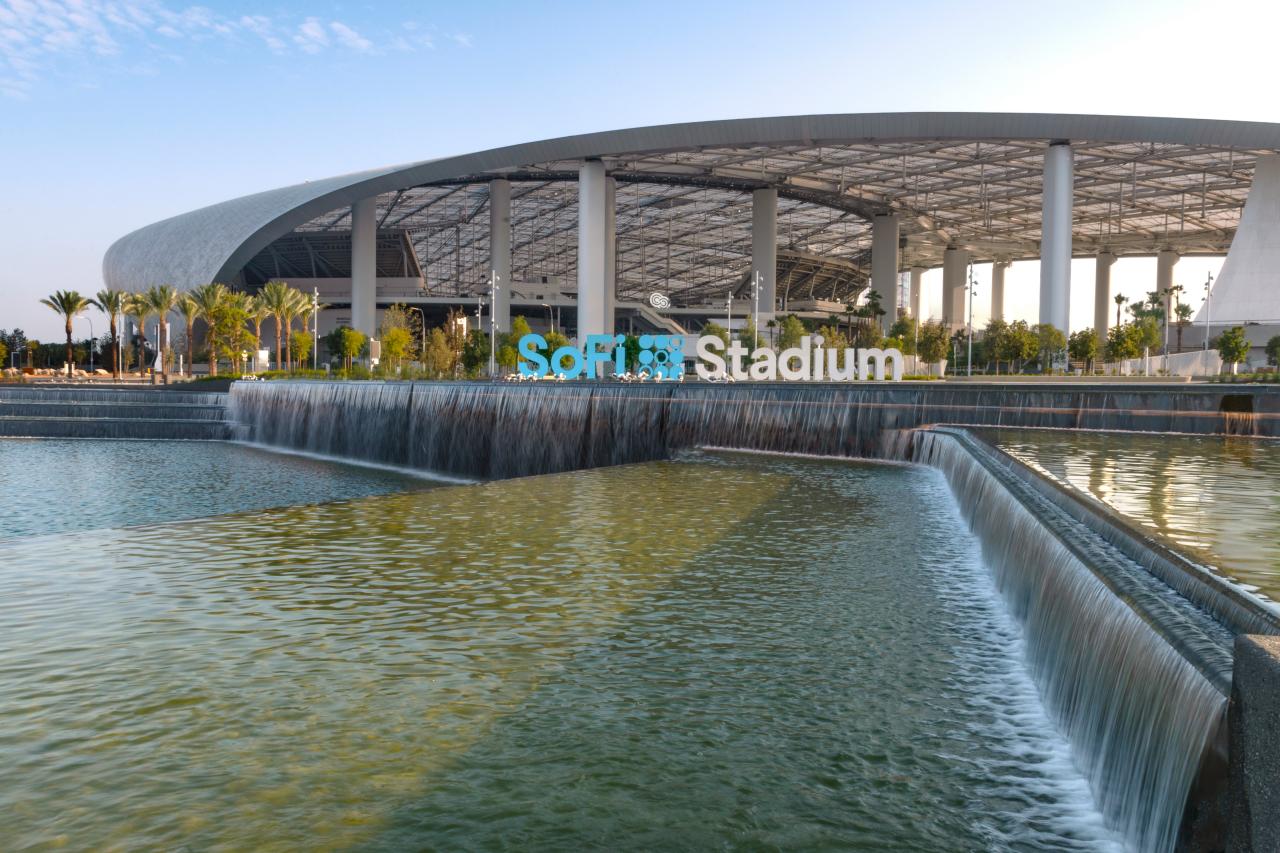 NFL SUPER STADIUMS Follows the Epic Journey of Building SoFi Stadium, DNews