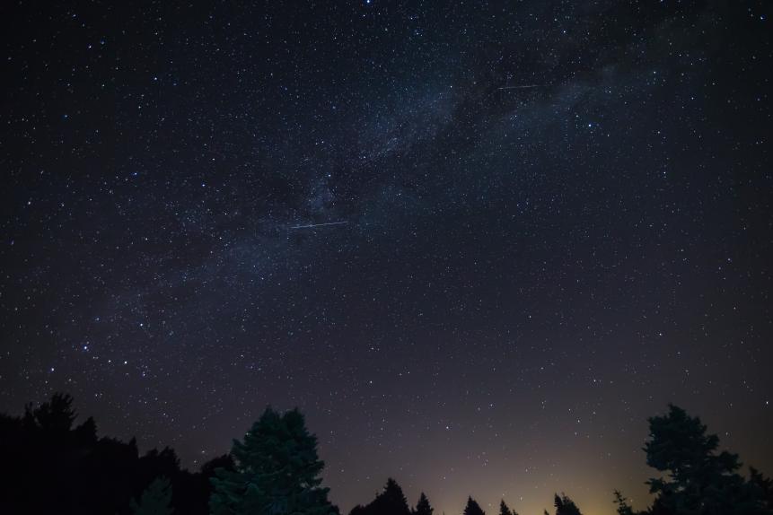 KUTAHYA, TURKEY - AUGUST 13: Perseid meteors streak across the night sky over Tavsanli district of Kutahya in Turkey on August 13, 2019. (Photo by Alibey Aydin/Anadolu Agency via Getty Images)