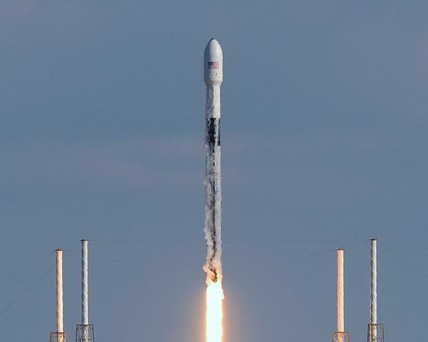 CAPE CANAVERAL, UNITED STATES - JANUARY 29, 2020:
A SpaceX Falcon 9 rocket carrying 60 Starlink satellites launched from pad 40 at Cape Canaveral Air Force Station. This is the fourth Starlink mission by SpaceX designed to provide broadband internet access to users around the globe.- PHOTOGRAPH BY Paul Hennessy / Echoes Wire/ Barcroft Media (Photo credit should read Paul Hennessy / Echoes WIre/Barcroft Media via Getty Images)