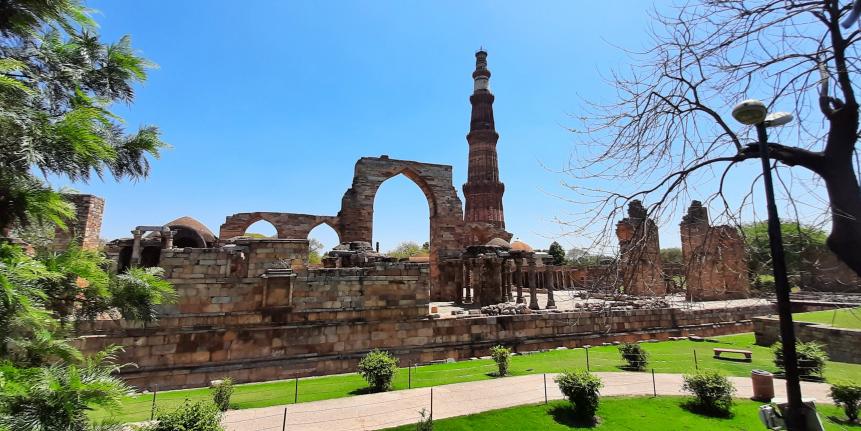 NEW DELHI, INDIA - APRIL 2: Deserted view of Qutub Minar on day nine of the 21-day nationwide lockdown imposed to check the spread of the coronavirus at Mehrauli on April 2, 2020 in New Delhi, India. (Photo by Vipin Kumar/Hindustan Times via Getty Images)