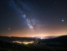 The small town at the bottom left is Assergi, and L'Aquila is behind the mountains in the middle of the image. The bright reddish star is Mars, Saturn is at the middle of the image, the the bright star on the right is Jupiter.