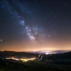 The small town at the bottom left is Assergi, and L'Aquila is behind the mountains in the middle of the image. The bright reddish star is Mars, Saturn is at the middle of the image, the the bright star on the right is Jupiter.