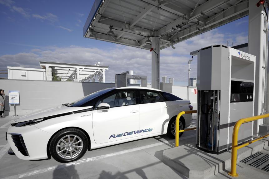 A Toyota Motor Corp. Mirai fuel-cell vehicle (FCV) sits parked next to a hydrogen dispenser during the opening ceremony of the Toyosu Hydrogen Station, jointly built by Tokyo Gas Co. and Japan H2 Mobility LLC (JHyM), in Tokyo, Japan, on Thursday, Jan. 16, 2020. The latest filling station that will be used to service Toyota's fuel cell buses during the 2020 Olympics and Paralympic Games opens Thursday near Tokyo's fish market. Photographer: Kiyoshi Ota/Bloomberg via Getty Images