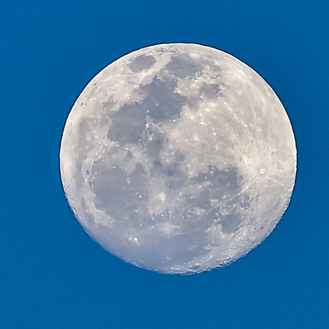 Met Office reveals what 'halo around moon' phenomenon means for weather  forecast - Daily Star