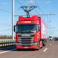 In March 2018 Siemens Mobility was commissioned by the Research and Development Center of the University Kiel to build a five-kilometer eHighway on the A1 autobahn between the Reinfeld and Lübeck interchanges