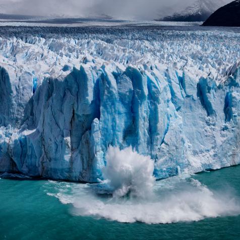 Perito Moreno-Gletscher beim Kalben, Lago Argentino, Nationalpark Los Glaciares, in der NÃ¤he von El Calafate in Patagonien, Argentinien