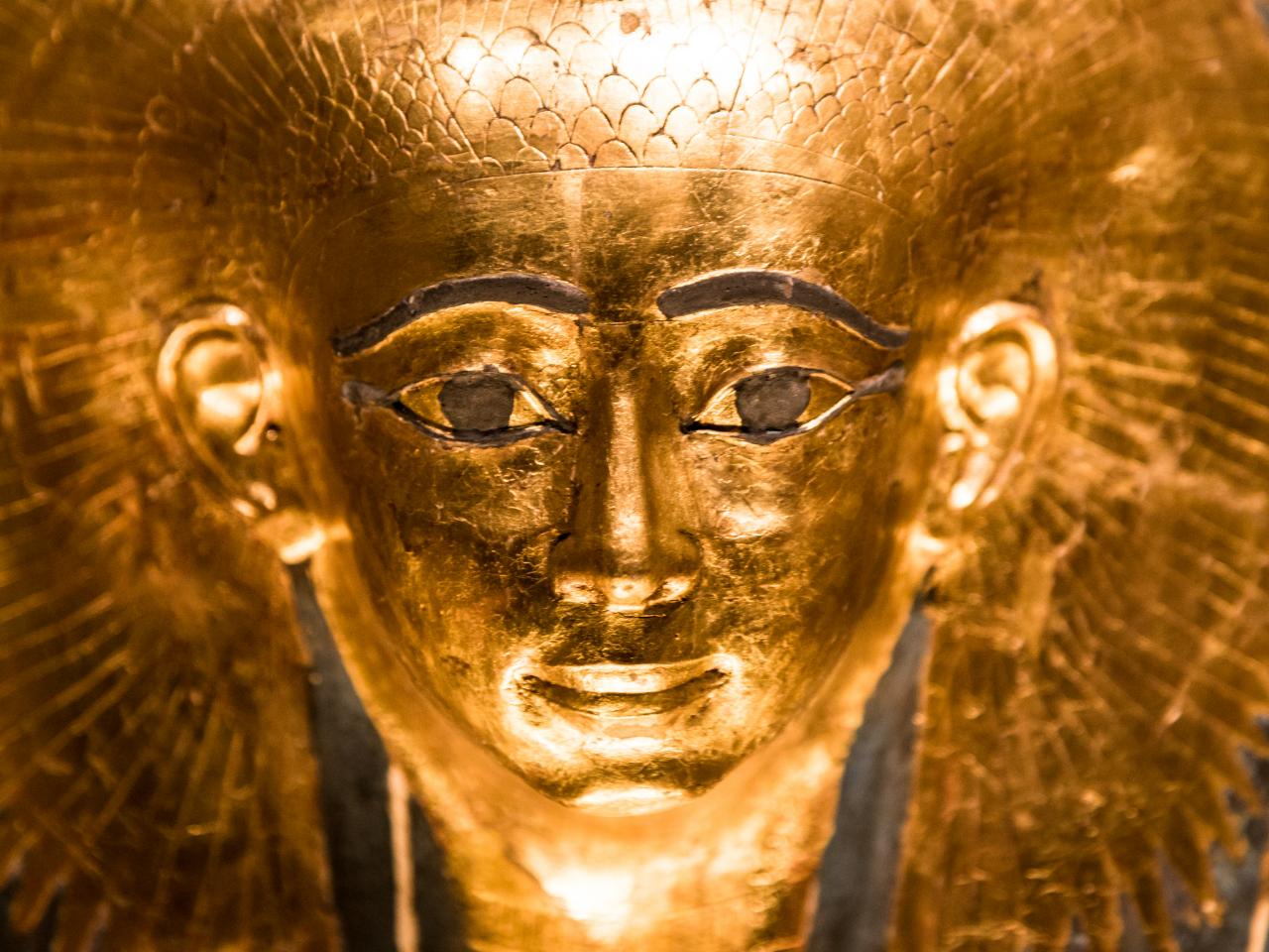 Curiosity Daily Podcast: The Dead Speak, Egyptian Discoveries, Pyramid Building | Discovery