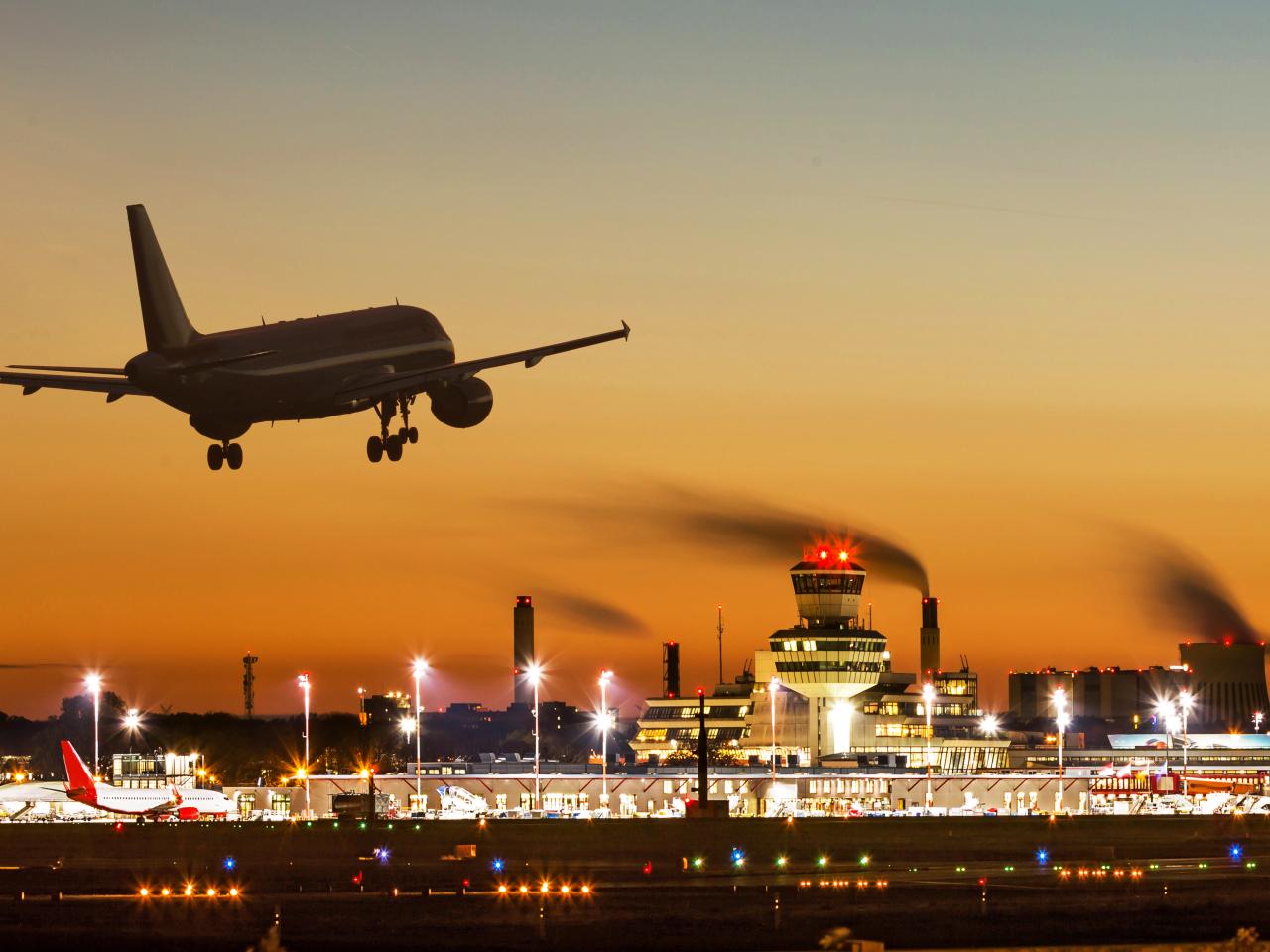 Stylish Women Have Brought One Thing to the Airport for Decades