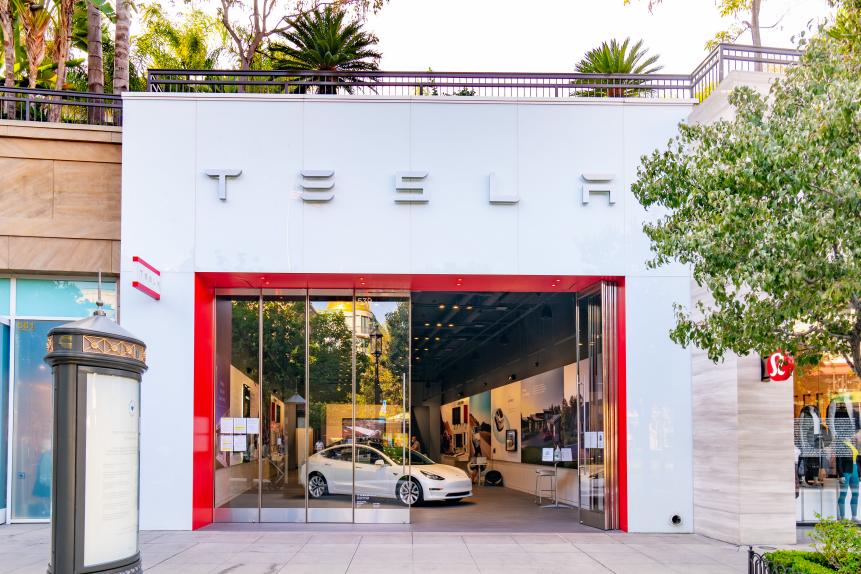 GLENDALE, CA - OCTOBER 20: General views of the Tesla Store at the Americana at Brand shopping mall on October 20, 2020 in Glendale, California.  (Photo by AaronP/Bauer-Griffin/GC Images)