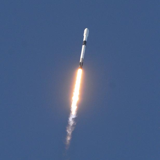 CAPE CANAVERAL, FLORIDA, UNITED STATES - 2020/07/20: A SpaceX Falcon 9 rocket carrying South Korea's ANASIS-II military communications satellite launched from pad 40 at Cape Canaveral Air Force Station. 
Built in France by Airbus, this is South Korea's first military satellite. (Photo by Paul Hennessy/SOPA Images/LightRocket via Getty Images)