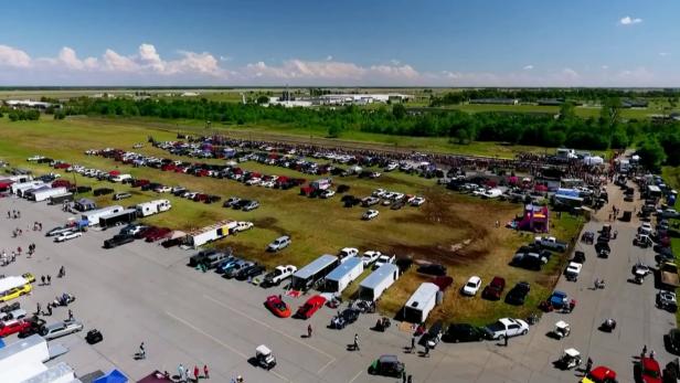 From Airstrip to Street | Street Outlaws: Memphis | Discovery